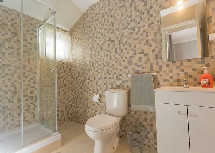 Brivaldo Πανσιόν Angra do Heroísmo